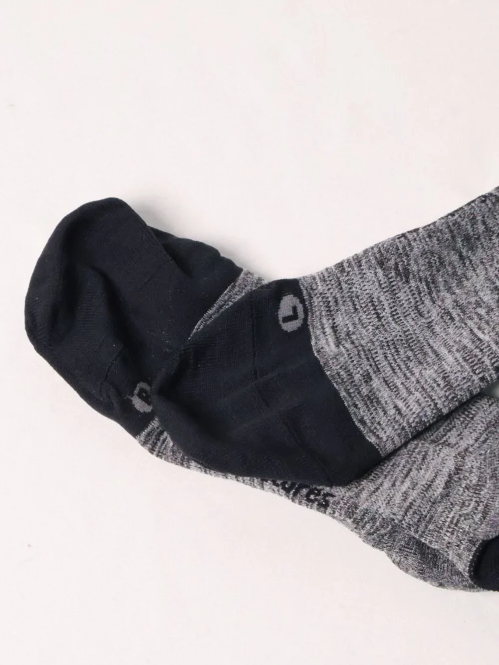 Feetures Ankle Socks Lightweight Gray [Size M]